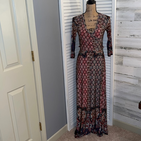 on trend Dresses & Skirts - On Trend size medium dress